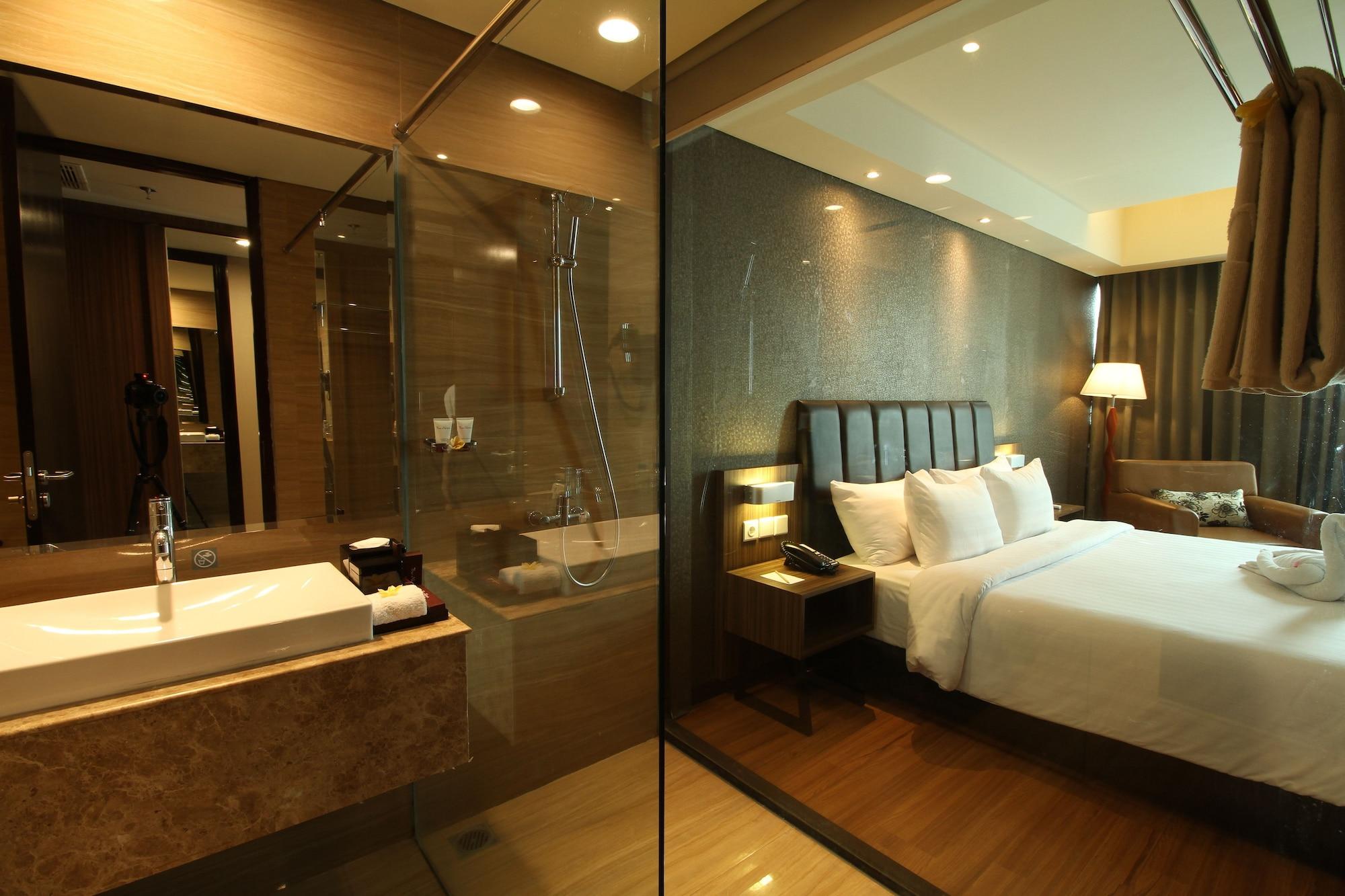The Alana Hotel & Convention Center Solo By Aston Surakarta (Solo) Exterior foto
