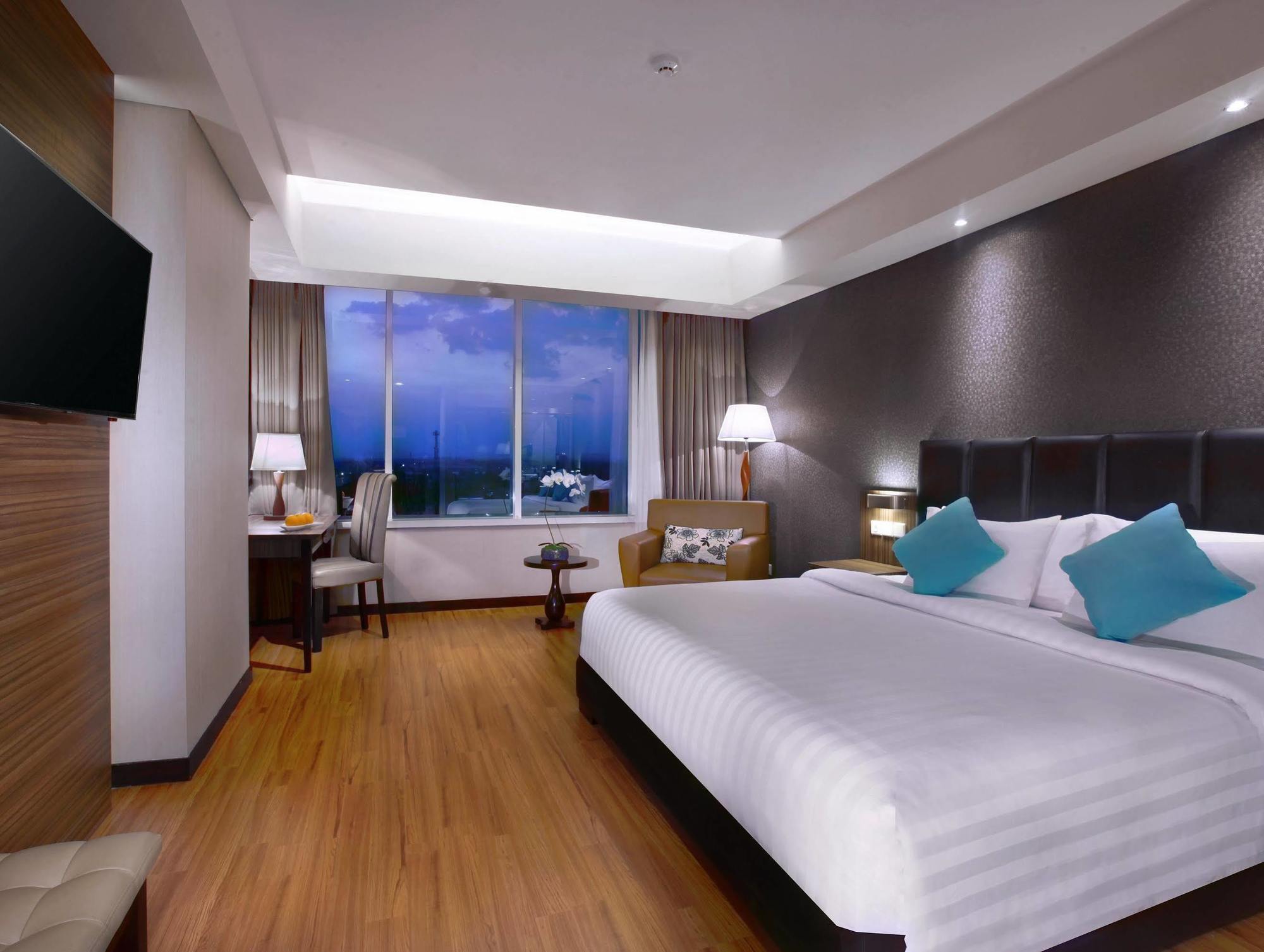 The Alana Hotel & Convention Center Solo By Aston Surakarta (Solo) Exterior foto